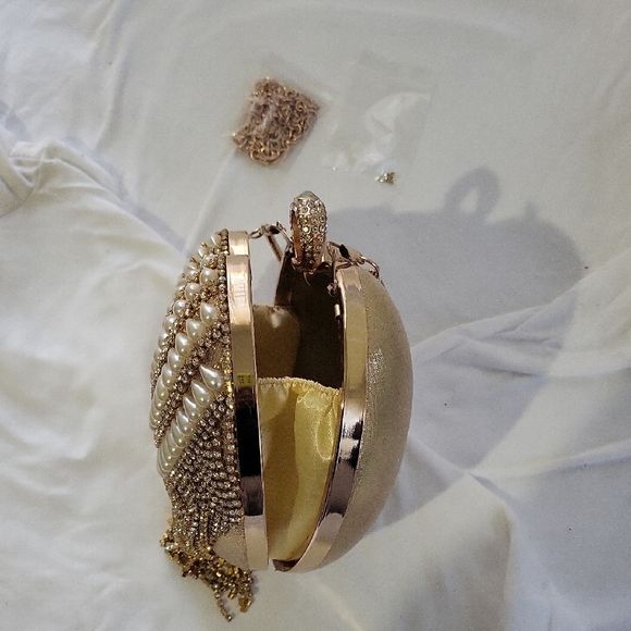 Pearl and Gold Fringe Clutch - Picture 3 of 4